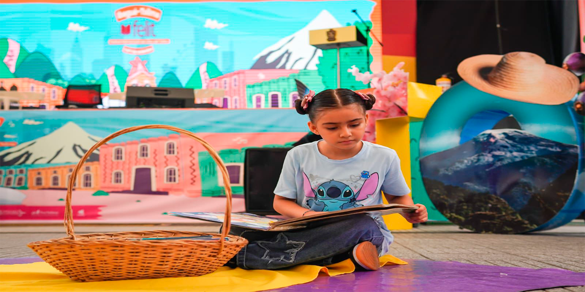 Niña leyendo en el cierre del Festival Internacional del Libro del Tolima 2025