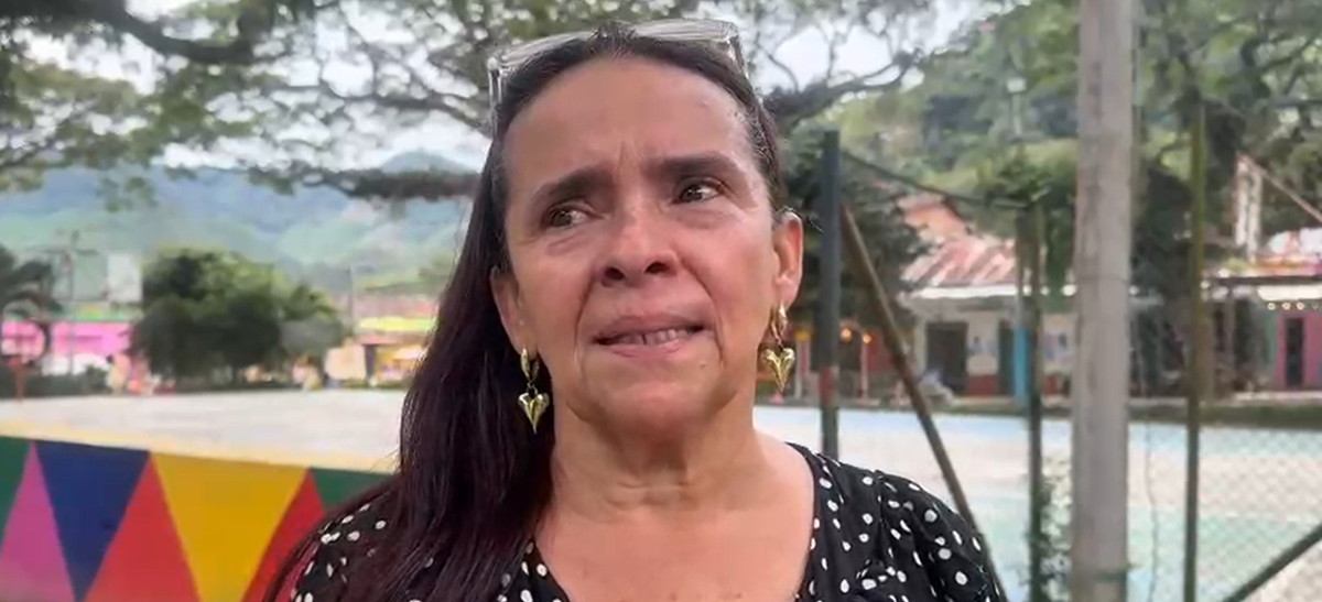 Fotografía de una emprendedora del corregimiento de San Bernardo, en la ciudad de Ibagué, quien fue afectada por un incendio estructural.