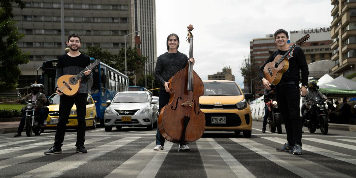 Foto del anuncio de la llegada de la música colombiana en la ciudad