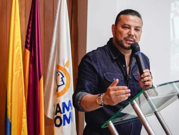 Foto del secretario de cultura y turismo