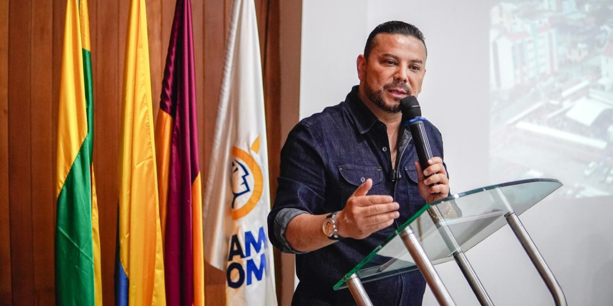 Foto del secretario de cultura y turismo